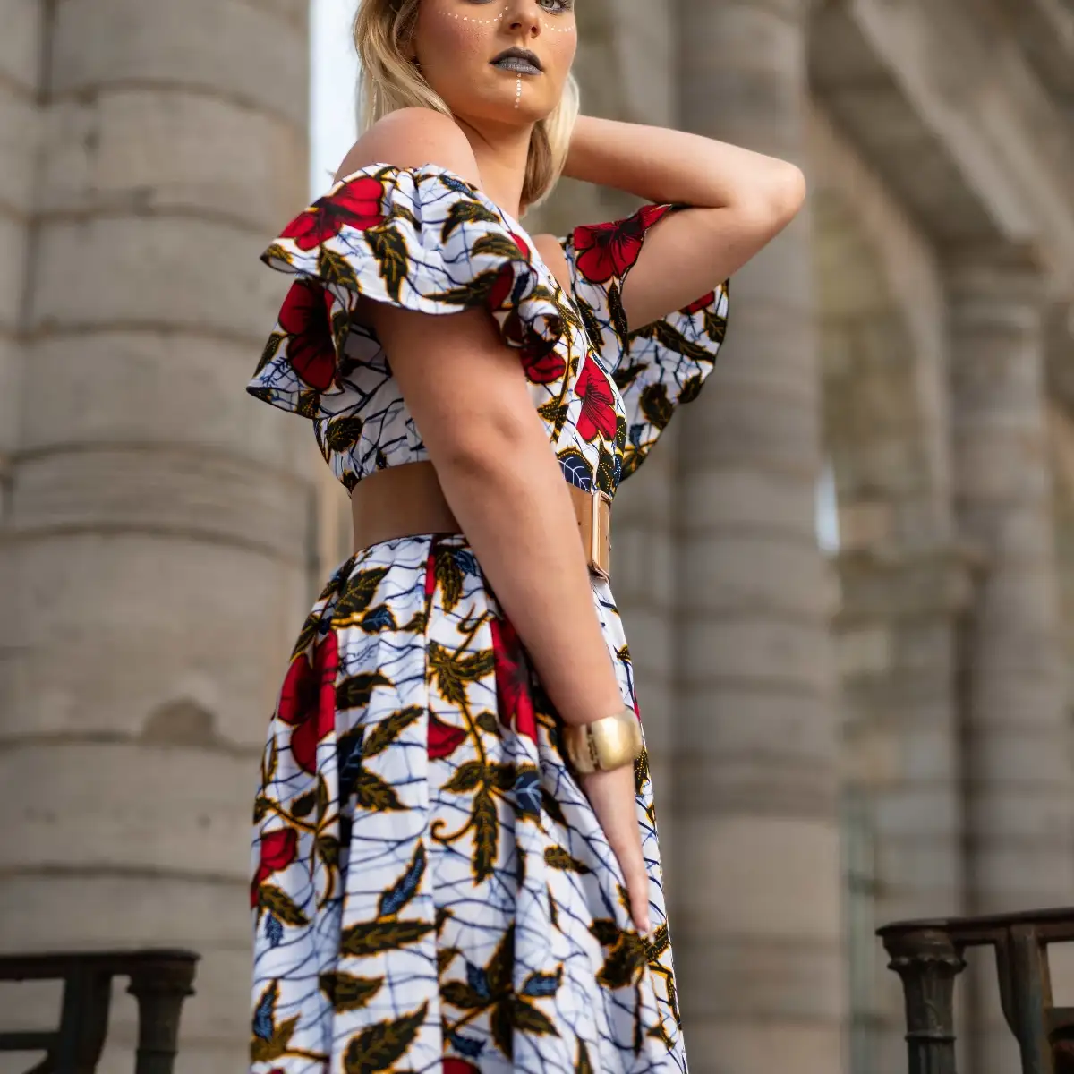 Maxi robe en wax hibiscus blanc et rouge