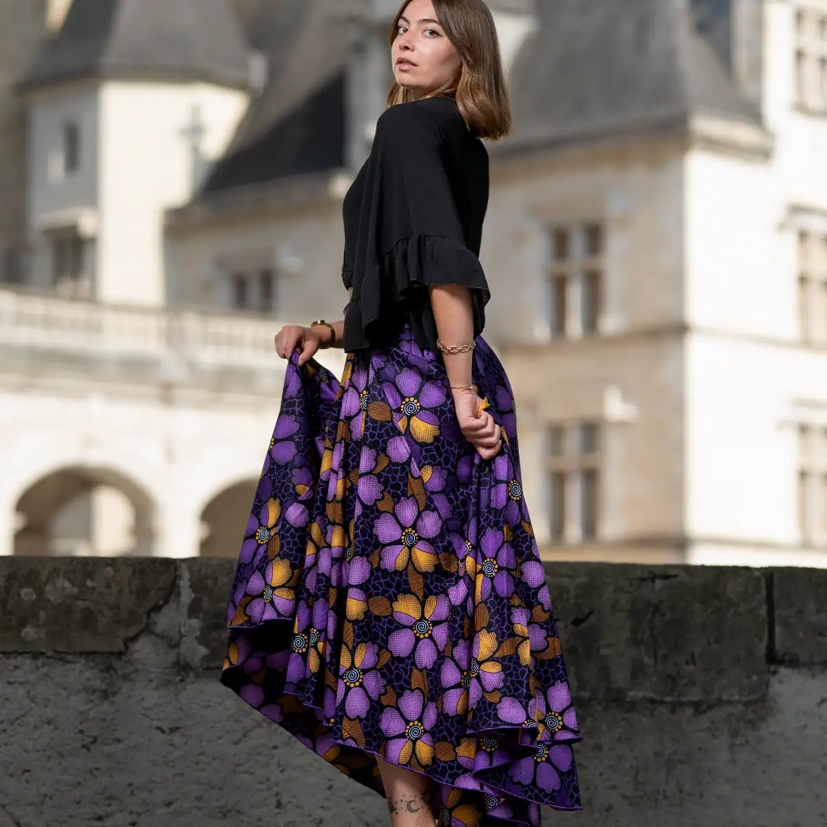 Maxi jupe violette asymétrique plissée en wax