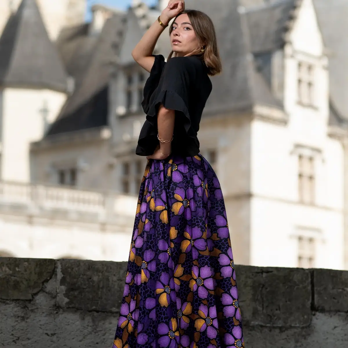 Maxi jupe violette asymétrique plissée en wax