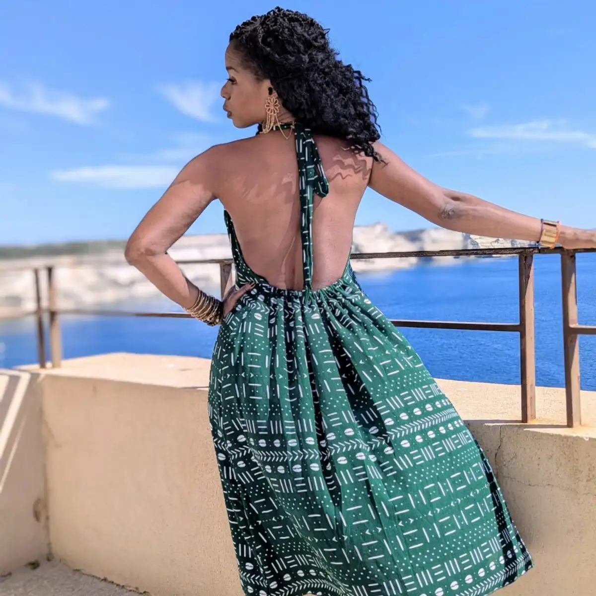 Robe dos nu fluide tissu crêpe