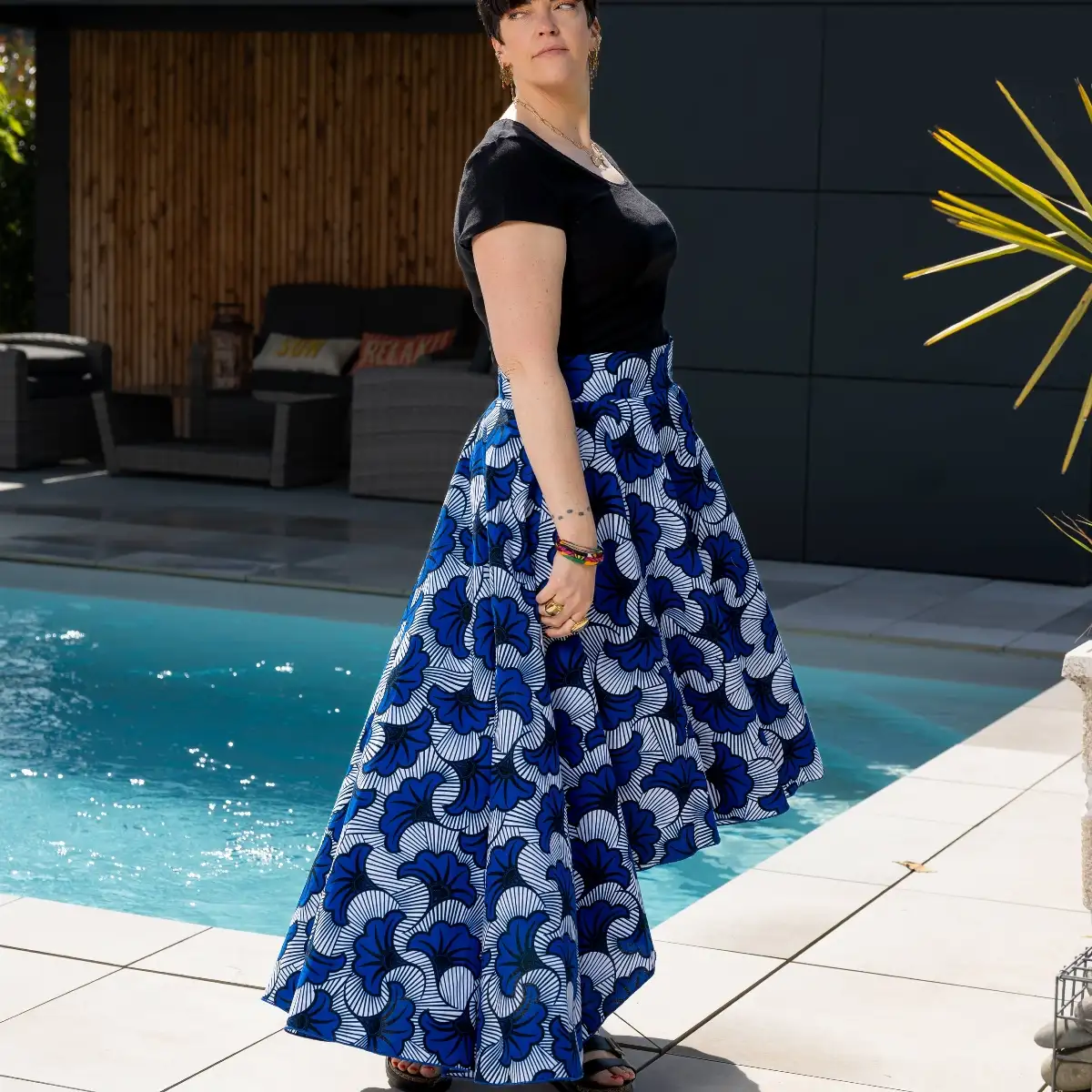 Maxi jupe asymétrique bleue en wax