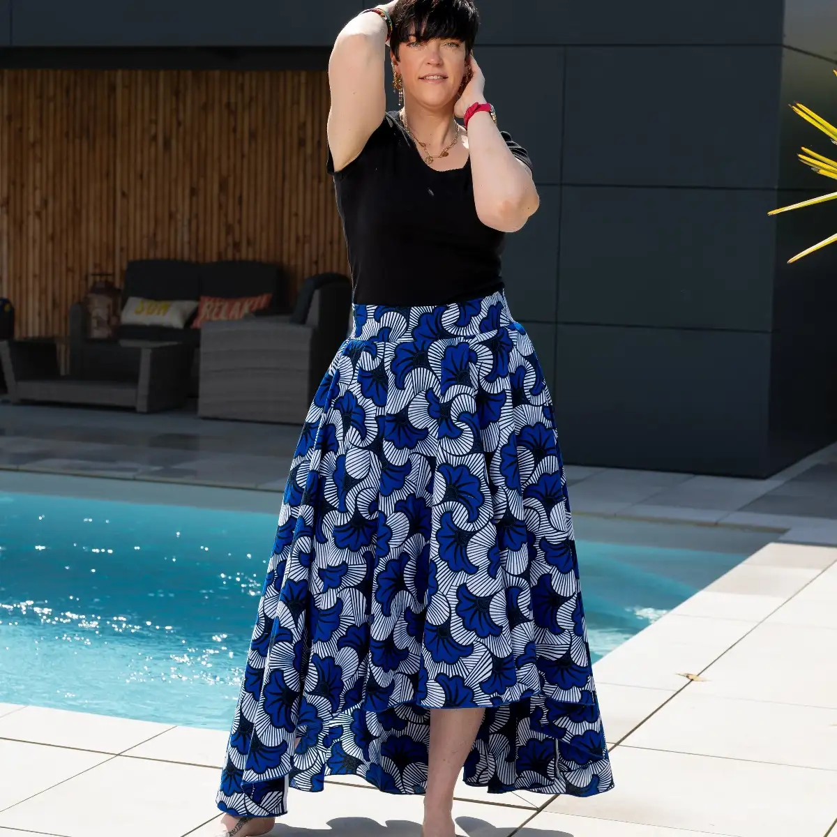Maxi jupe asymétrique bleue en wax