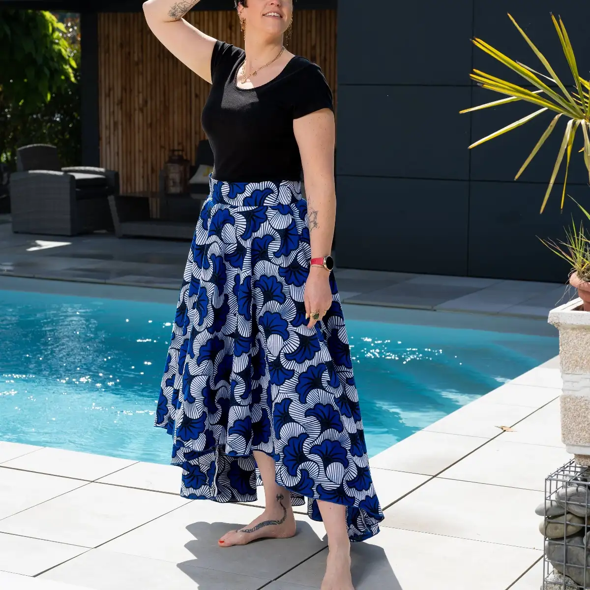 Maxi jupe asymétrique bleue en wax